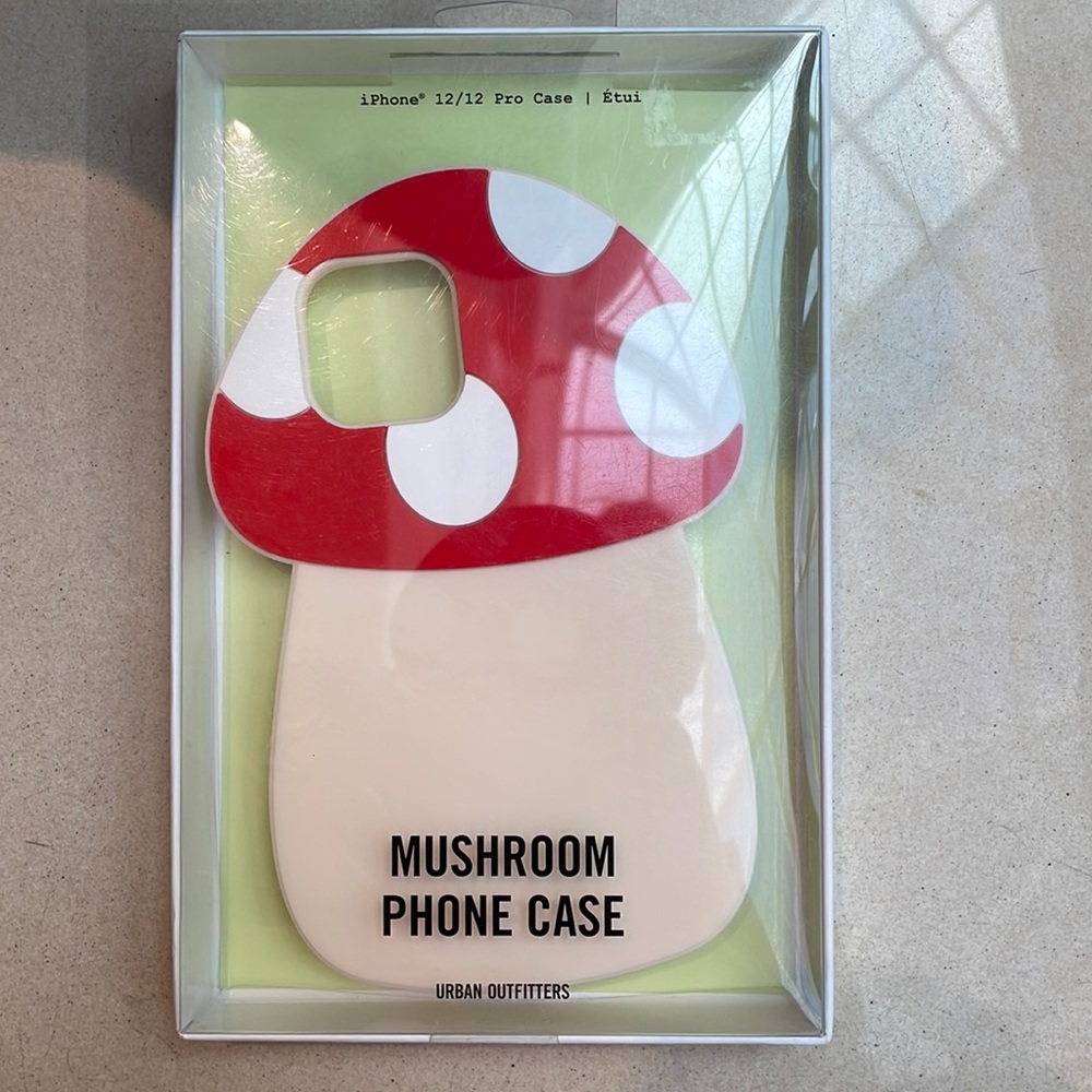 BNWT URBAN OUTFITTERS mushroom i phone 12/12 pro case